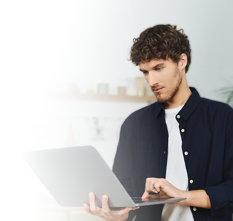 Студент з планшетом